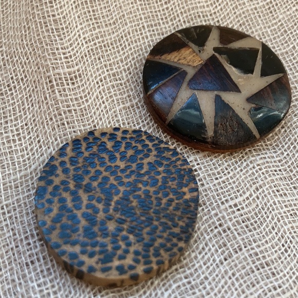 Group of natural buttons for art projects - Picture 6 of 16